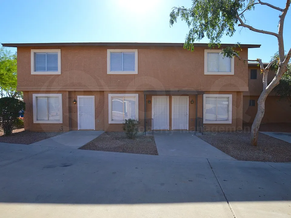 1418 E Knoll Cir #1
