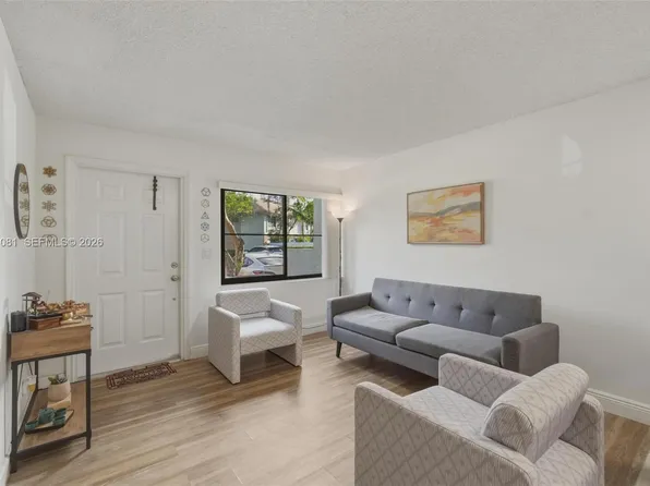 9853 Riverside Dr #8-24, Coral Springs, FL 33071