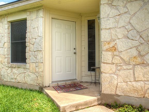 5th image of 1608 Mentone Dr