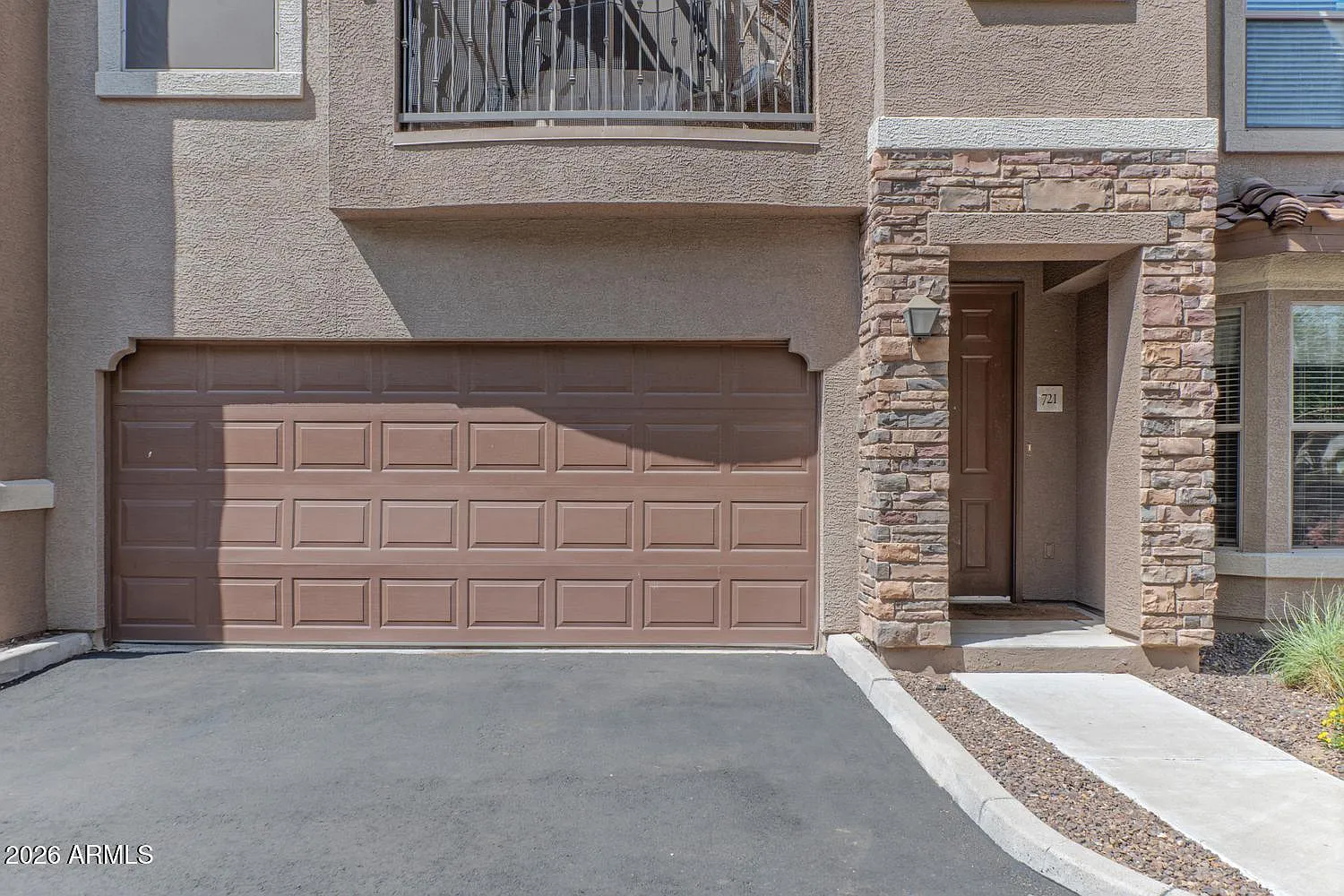 2 bed, 1.0 bath, 950 sqft, $1,600 — Photo 2