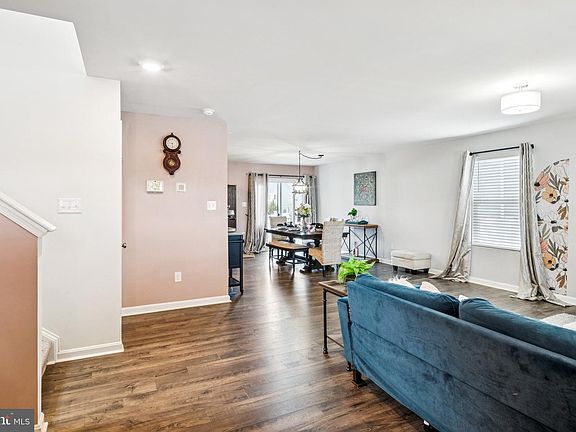 4th image of 17912 Meriwether Lewis St