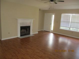 136 Mossydale Ln, Albany, GA 31721