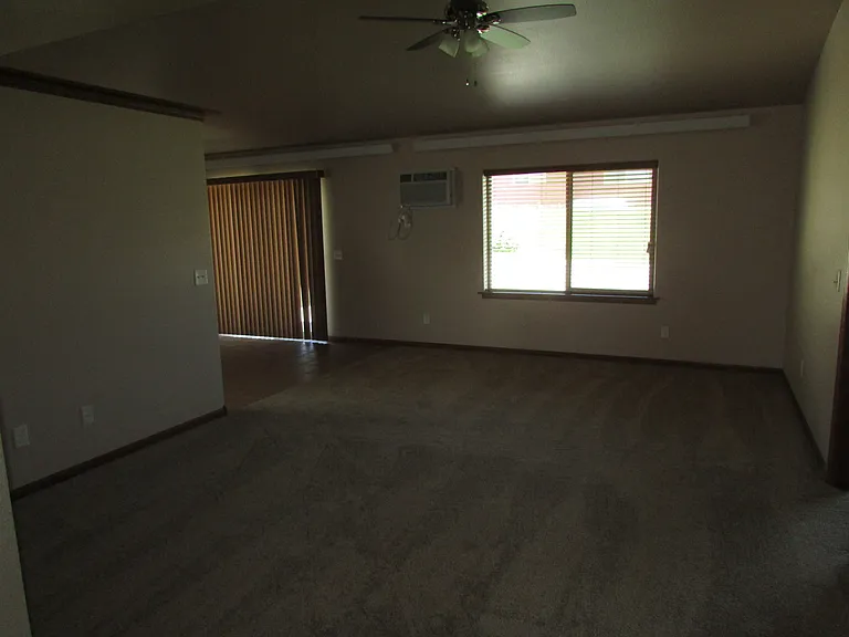 415 Sapphire Ln — Photo 10