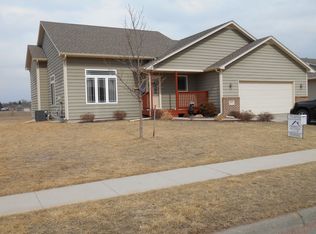 1705 Country Club Dr, Elk Point, SD 57025