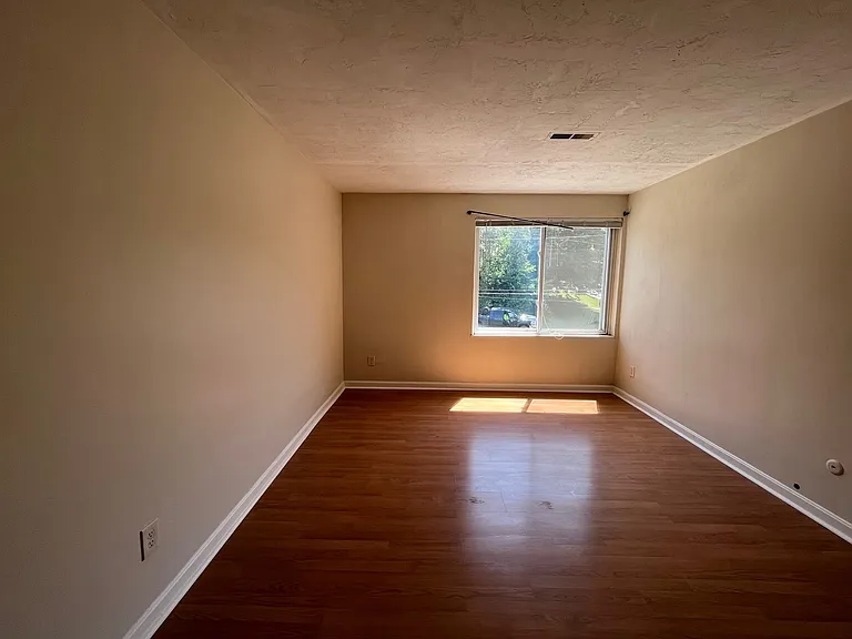 6780 5th Ave — Photo 17