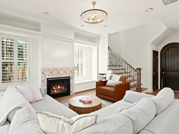 3rd image of 2936 W Knights Ave