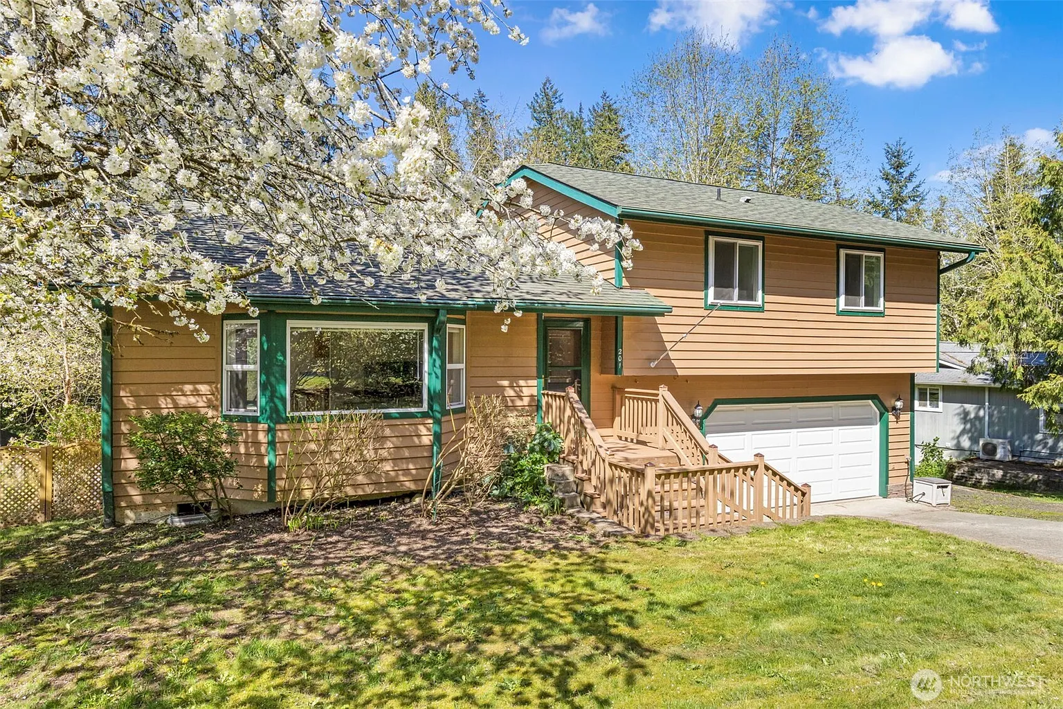 201 NE Mahonia Drive photo 1