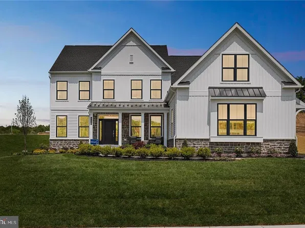 5995 Woodcrest Dr, Coopersburg, PA 18036