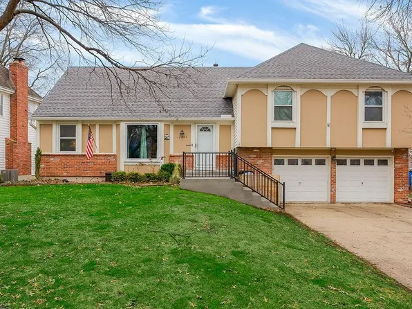 10226 Century Ln, Lenexa, KS 66215