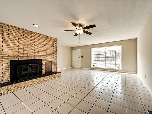 5th image of 606 W Hillcrest St