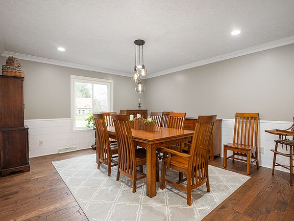 5th image of 4841 Woodfield Dr