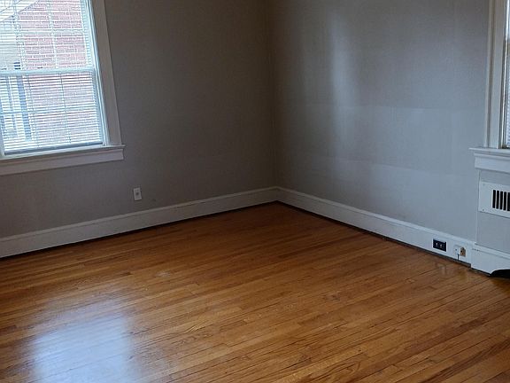 3rd image of 115 Westmoreland Ct #10