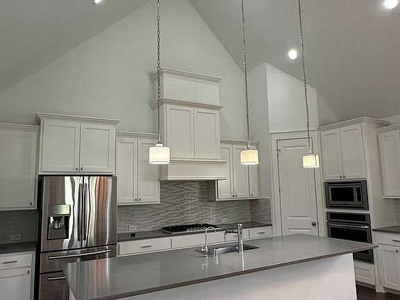 3rd image of 6705 Marina Cir