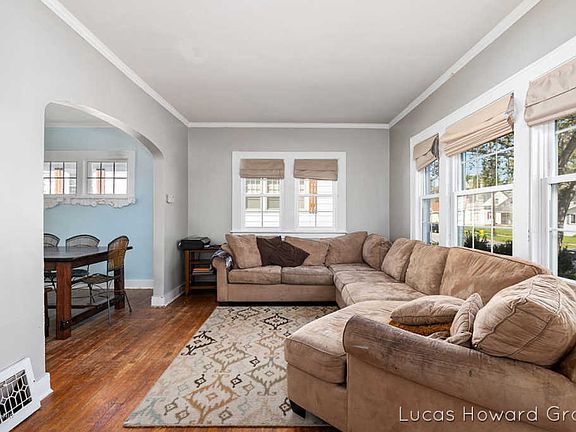 3rd image of 1048 Aberdeen St NE