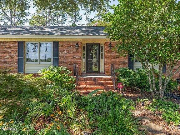 5th image of 934 Greenhowe Drive