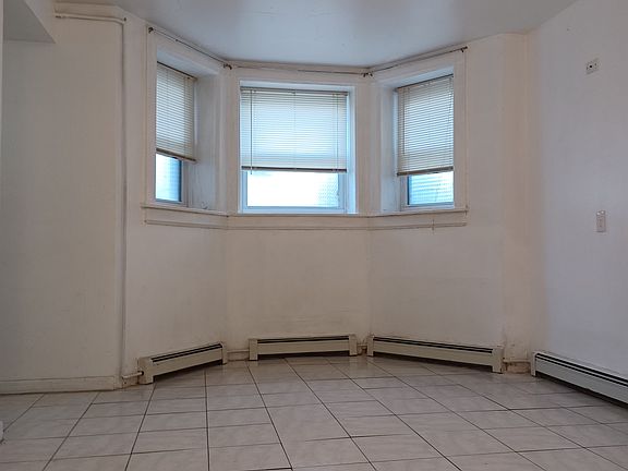 2nd image of 939 W 32nd St APT 1G