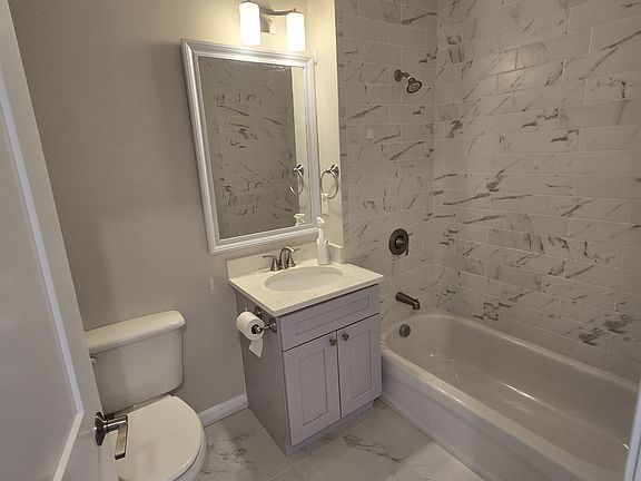 3rd image of 18 Johnson Ave APT 8