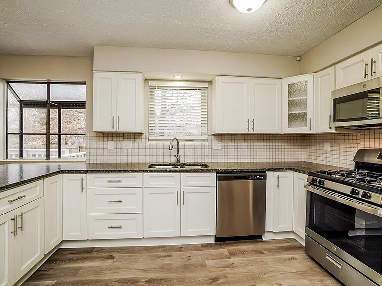 1658 Sandy Side Dr — Photo 10