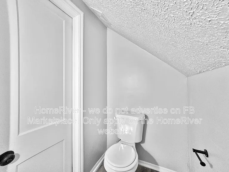 2304 Rockford Ln — Photo 11