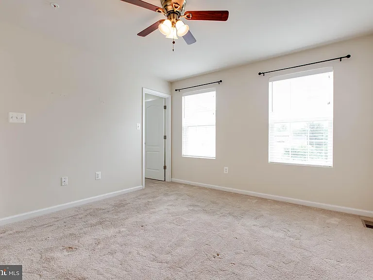 1022 Linden Dr — Photo 23