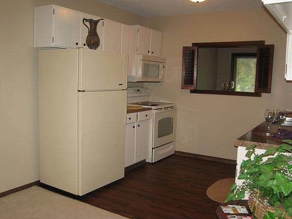 5th image of 4401 Parklawn Ave APT 107
