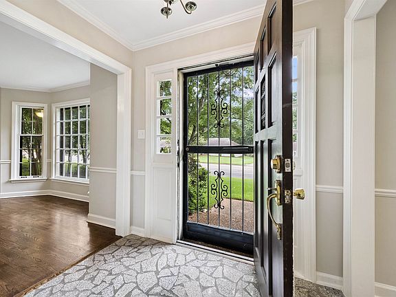3rd image of 2030 Brierbrook Rd