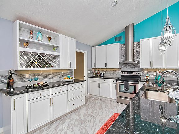 5th image of 4826 SW Bimini Cir S
