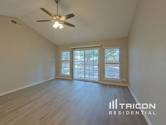 3rd image of 1112 Princeton Dr