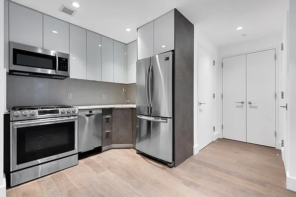 Rented by REAL New York | media 17