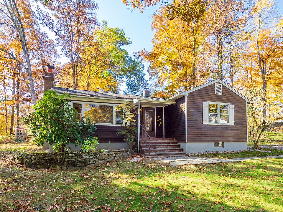 1st image of 27 Woodland Way