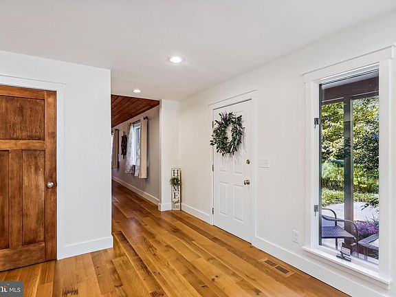 3rd image of 1065 Deer Run Ln