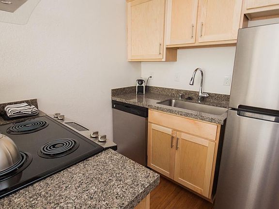 3rd image of 1301 Prentice Dr APT 12