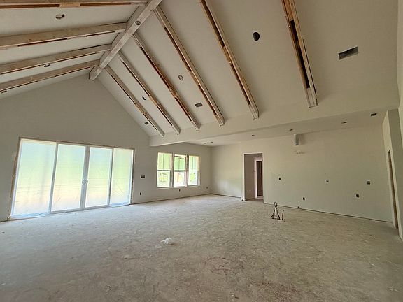 3rd image of 4064 Hollybank Dr