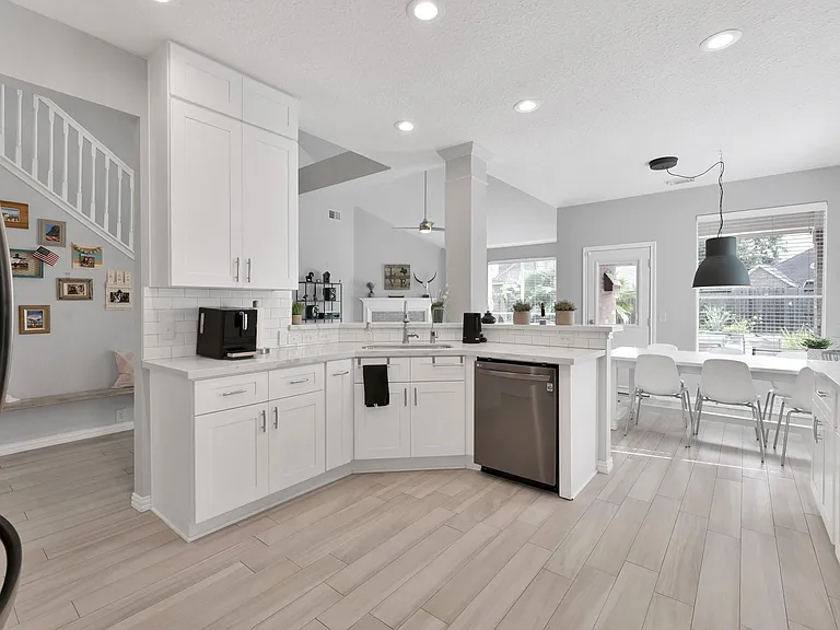 3423 Auburn Hollow Ln — Photo 11
