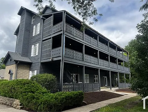 2 bed, 1000 sqft, $1,550 — Photo 2