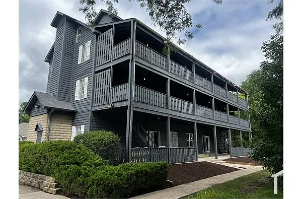 Building Photo - 10102 Main St #2B
