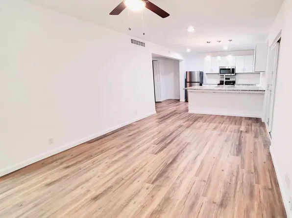 982 S Weatherred Dr #C, Richardson, TX 75080