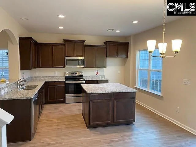 1323 Tamarind Ln — Photo 4