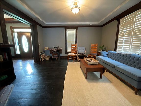 5th image of 106 E Main St