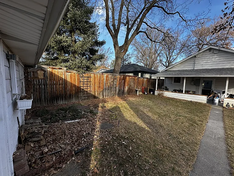 325 Sumner St — Photo 38