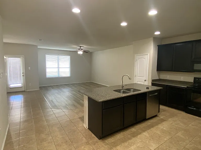 9145 Blackstone Dr — Photo 8