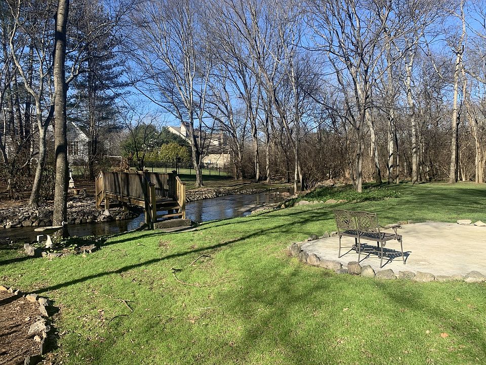 2nd image of 688 Old Orchard Rd