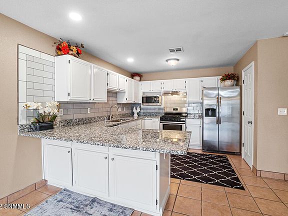 3rd image of 3863 Thurston Ct
