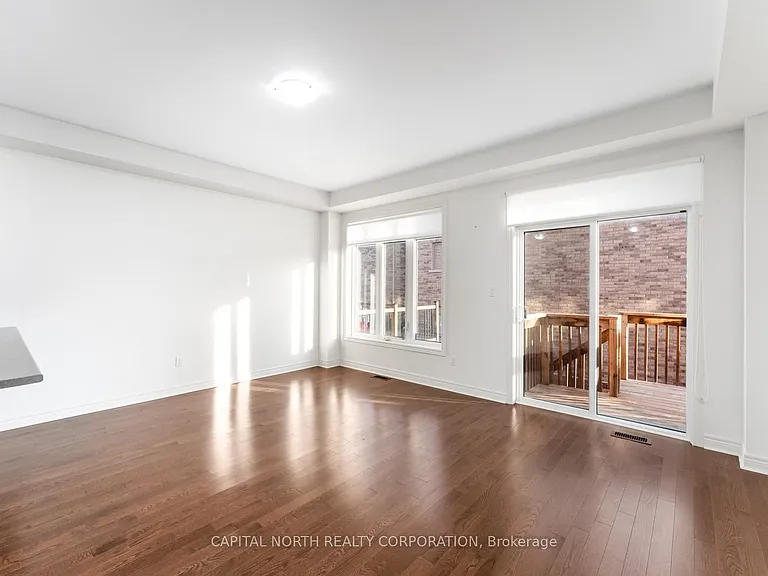 84 Fortis Cres — Photo 14