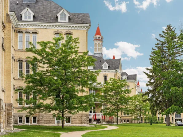 800 Cottageview Dr #400, Traverse City, MI 49684