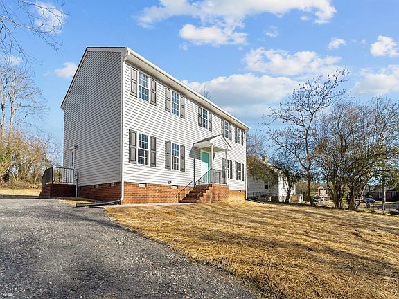 2nd image of 2502 Bromby St