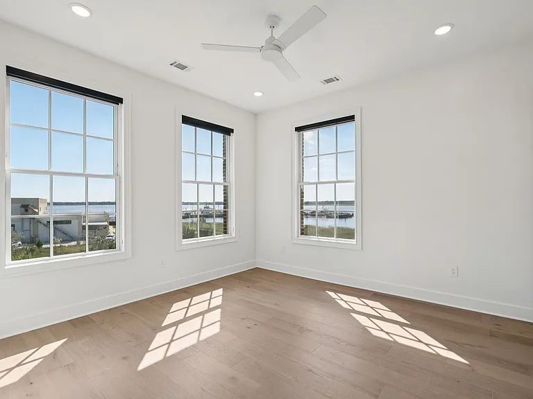 342 Broad St — Photo 10
