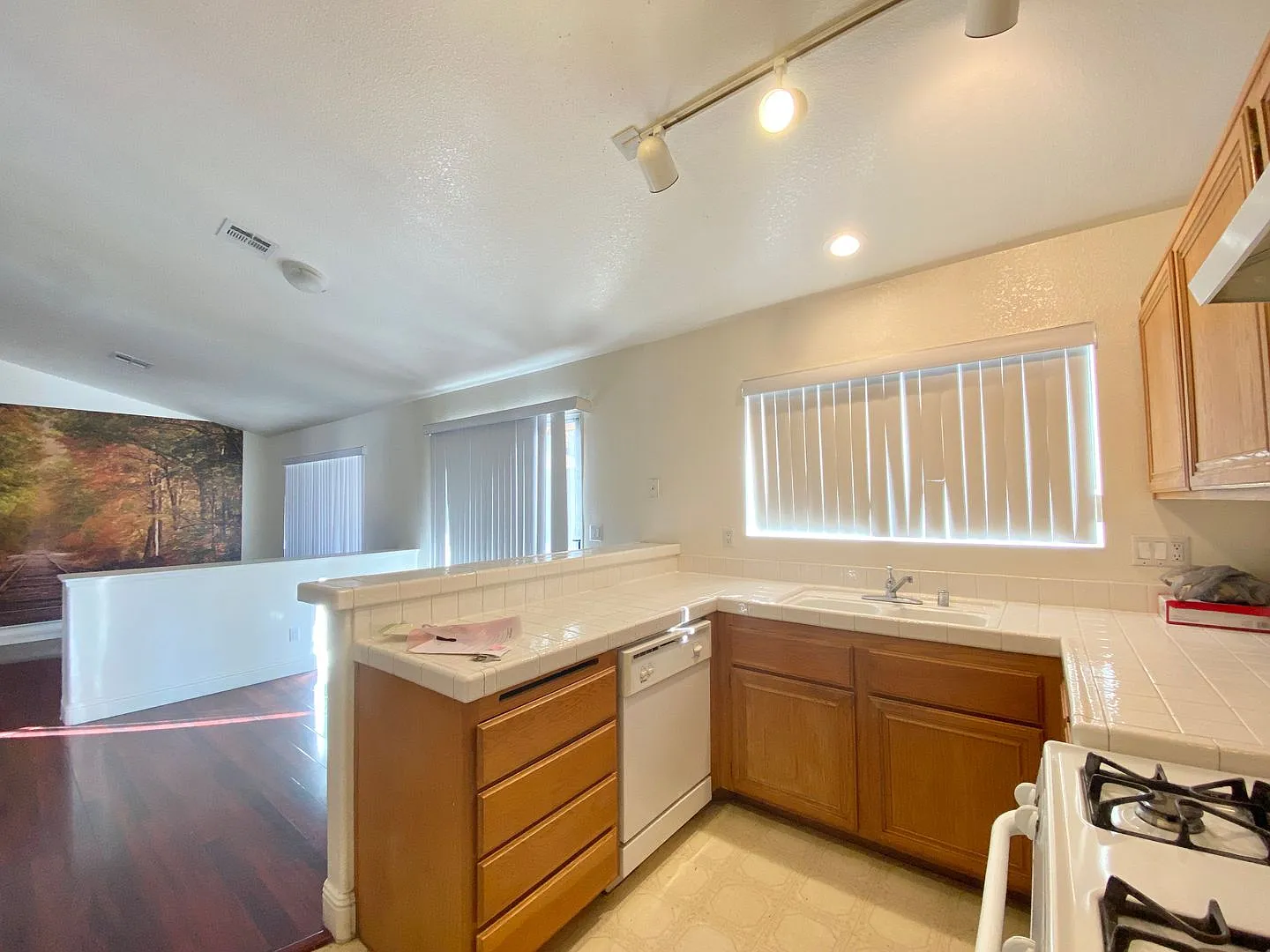 Beautiful one story home — Photo 3