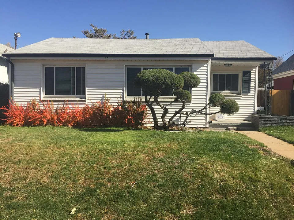 4048 Navajo St