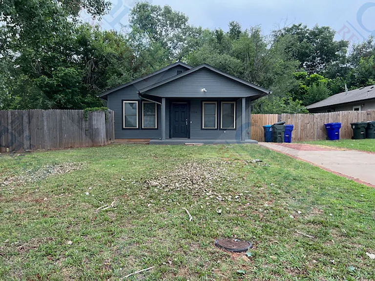 1520 Patricia Dr — Photo 2